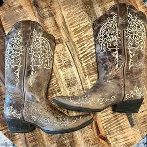 Laredo women size 9 cowboy boots